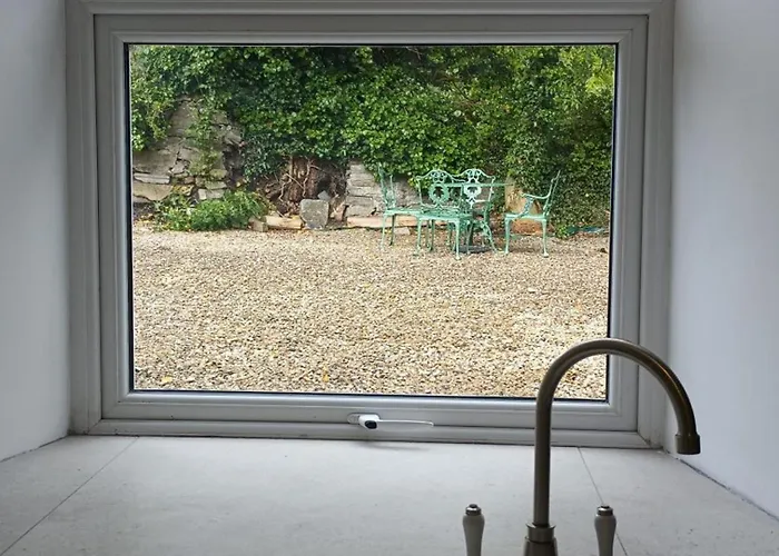 M044 An Teach Cloich The Stone House Дом отдыха *