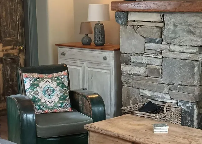 M044 An Teach Cloich The Stone House ويستبورت