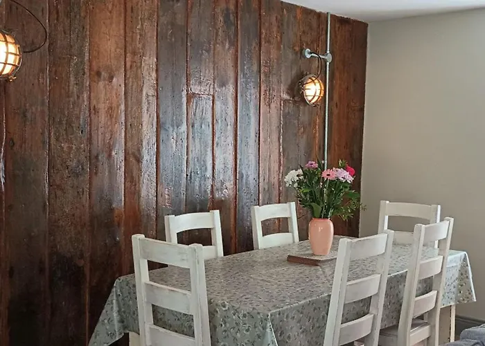 M044 An Teach Cloich The Stone House بيت للعطل